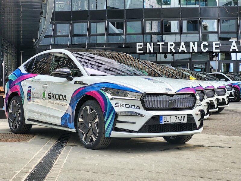 skodade's tweet photo. Schon gewusst: #SKODA AUTO ist seit 30 Jahren Partner der IIHF Eishockey-Weltmeisterschaft. Insgesamt werden den Organisatoren 45 Fahrzeuge für die Dauer der Meisterschaft 2022 zur Verfügung gestellt. Dazu zählen die Modelle #ENYAQCOUPERSiV, #ENYAQiV, #SUPERBiV und #KODIAQ. https://t.co/g8uLehkMam