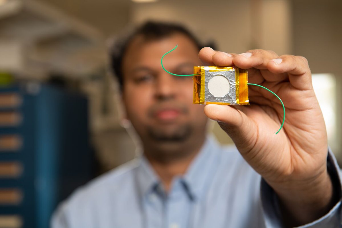 PNNLab's tweet photo. One device that generates, converts and stores #solarenergy? That's PNNL's novel IPES cell.

Learn about this new tech and how it can benefit the #greenbuildings, automotive &amp; photochromic lenses industries. Available for licensing and #techtransfer ➡️ https://t.co/duY3zn9cAb https://t.co/9xo260avLB