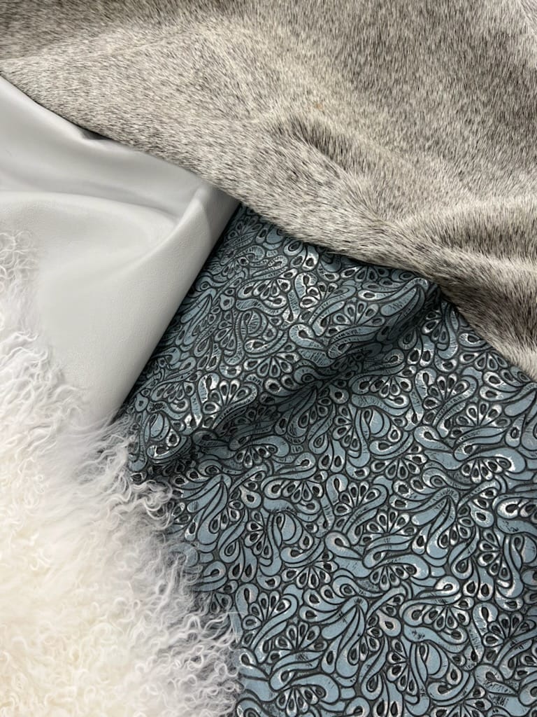 TXLeatherGoods's tweet photo. Featuring our NEW Monet Clyde, with a White Tibetan Lamb, one of our Solid Grey cowhide, and our Cambridge Antarctica upholstery leather. 
 
#summertime #SummerVibes #leathercraft #haironhide #handbag #leatherearrings #interiordesign #cowhides https://t.co/wkB4JMPaqD
