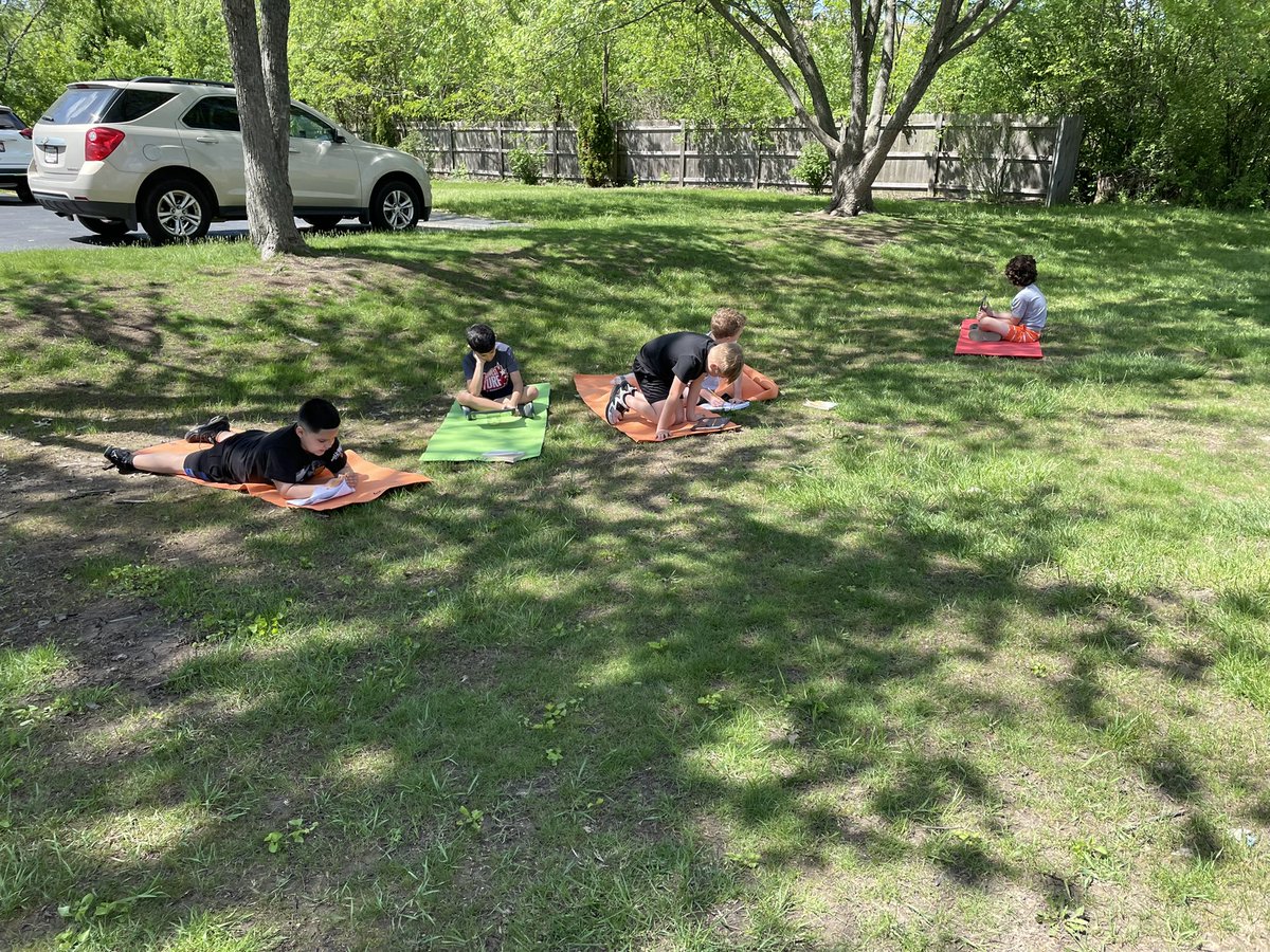 MrsMerrick3's tweet photo. ABC Countdown- Outside Class Day! ☀️ ✏️ 📕 

@KerkstraCougars #engage142 https://t.co/WaHZixBrLa