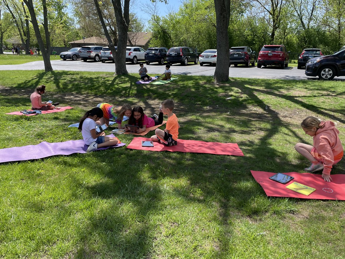 MrsMerrick3's tweet photo. ABC Countdown- Outside Class Day! ☀️ ✏️ 📕 

@KerkstraCougars #engage142 https://t.co/WaHZixBrLa