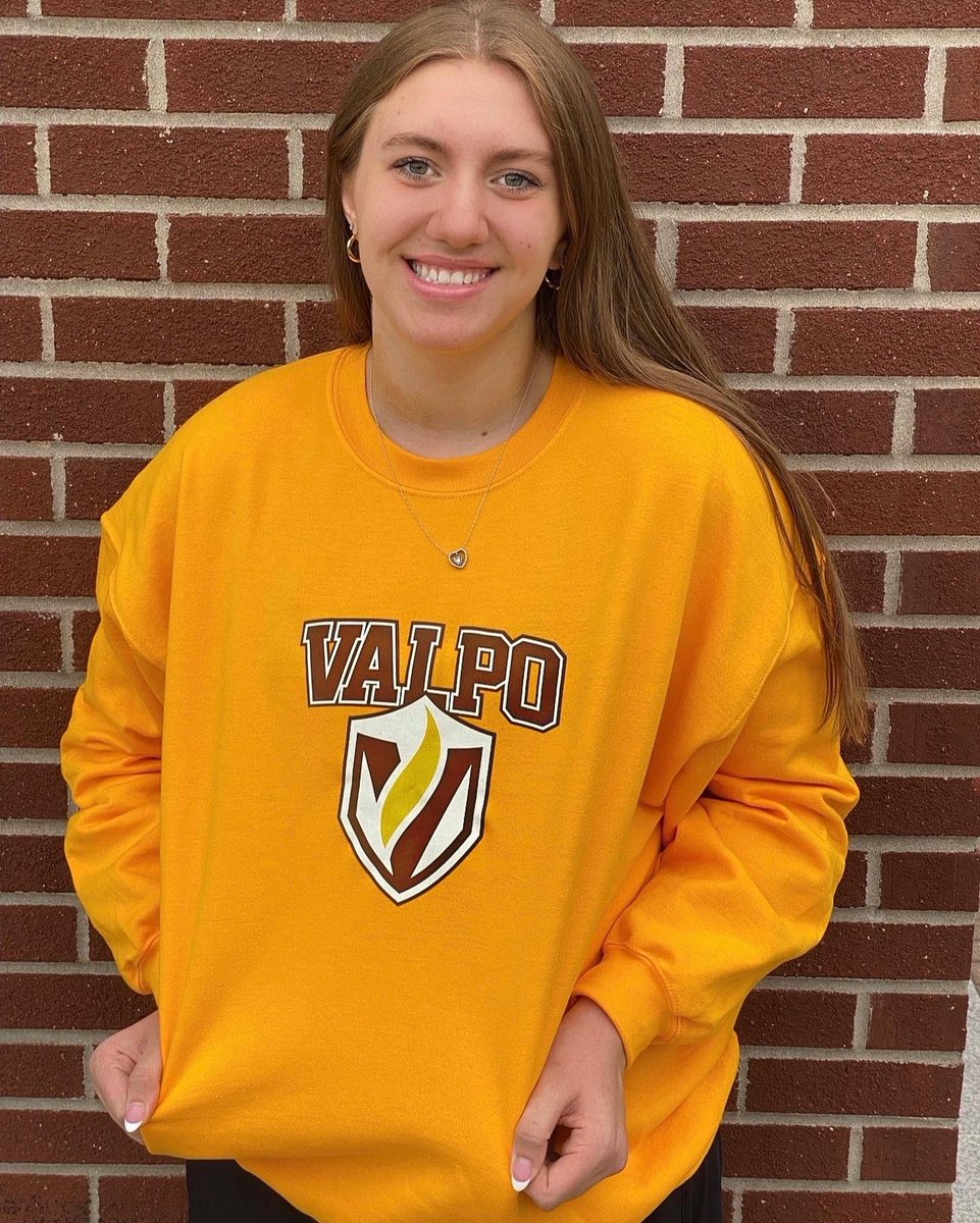 JessicaPickett0's tweet photo. I am super excited to announce my verbal commitment to Valparaiso University to continue my academic and athletic career. Thank you so much to my family, coaches and Academy program for the support!💛🤎 #GoValpo @VU_VB @CarmelHoundsVB @TheAcademyVB @TAVCRecruiting https://t.co/QfVo6AAKke