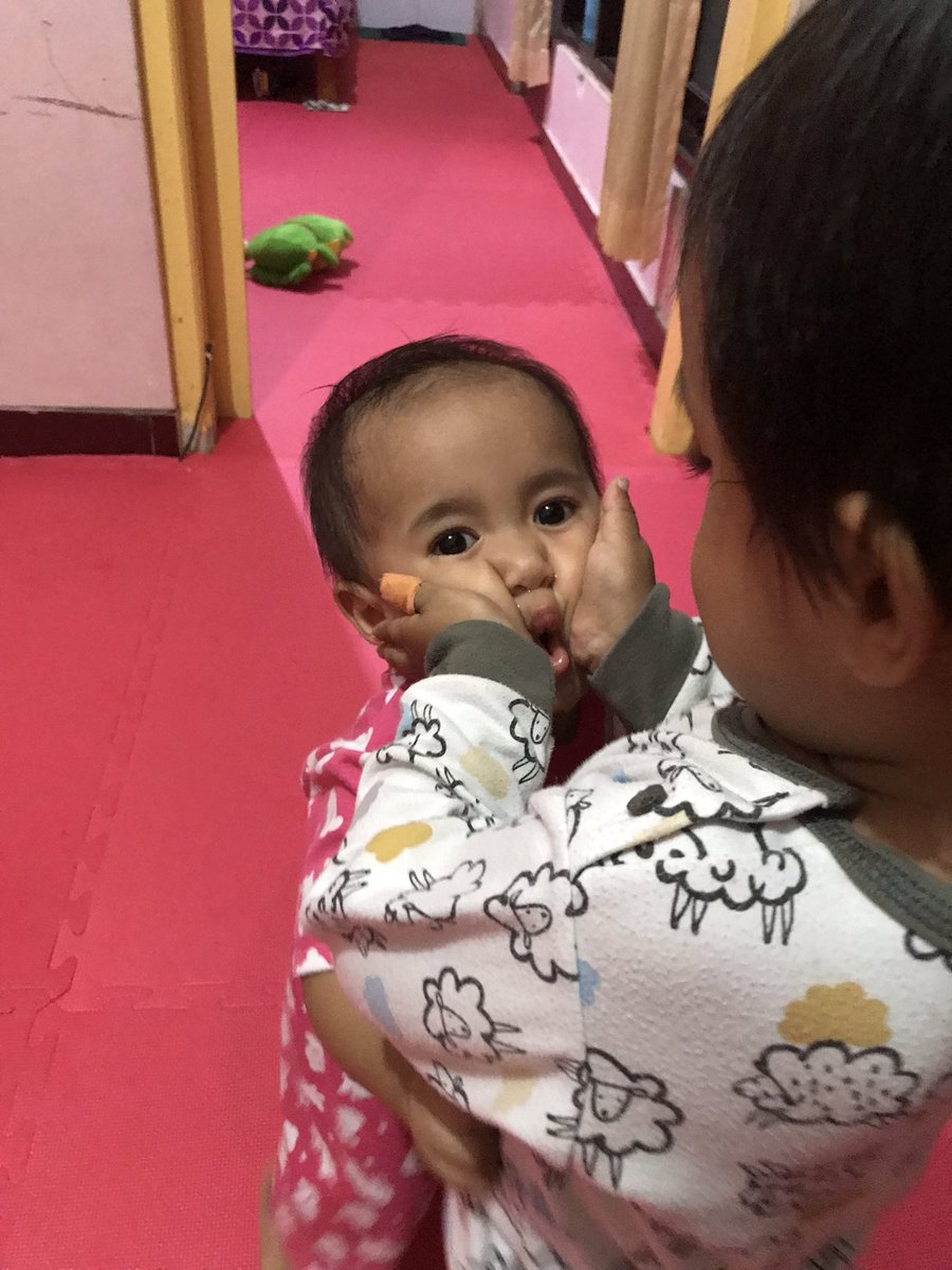 giyem's tweet photo. Setelah ini apa yg terjadi? Abang ngelepas tangannya, adek terjun bebas ke bawah nggledakkk https://t.co/UiB7wLOwW0