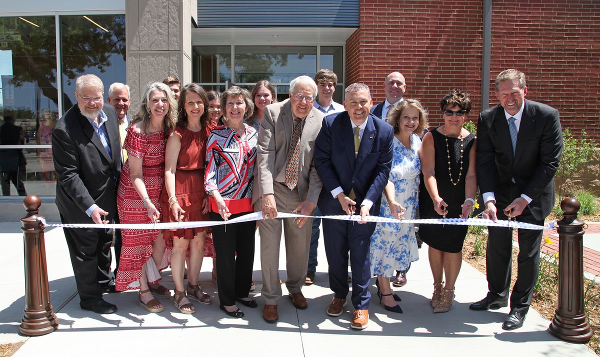 HPUTXAlumni's tweet photo. We were delighted to hold the grand opening of the Newbury Family Welcome Center earlier this month. Join with us in praying for all the ways God will use this new facility to usher in new HPU students. It was a special honor to have the Newbury Family with us to celebrate. https://t.co/BTP9o1tsx5