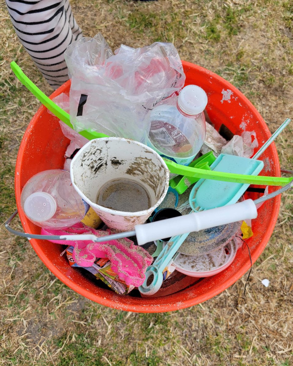 SDWhaleWatch's tweet photo. Another Beach Cleanup is the books! Our amazing volunteers collected 63.16lbs of trash! Common items included straws, cigarette butts, sand toys and fast food containers! Hope you'll join us on the next one!

#sdwhalewatch #beachcleanup #plasticpollution #marinedebris #thankyou https://t.co/lF6sWYLPig