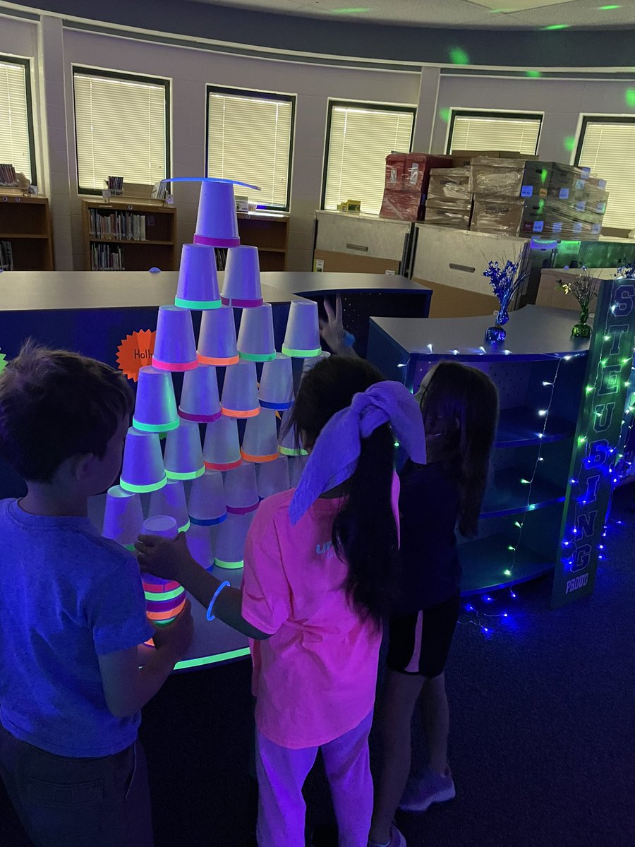 susdenise19's tweet photo. Celebrating the 40 book Challenge with a Glow party!! @migdaliagpowers @dlr_jess @JRamz2015 @NISDSteubing @NISDLib https://t.co/VHY469h7z0