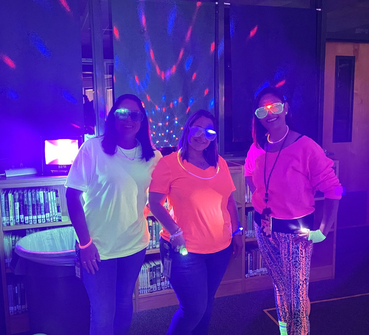 susdenise19's tweet photo. Celebrating the 40 book Challenge with a Glow party!! @migdaliagpowers @dlr_jess @JRamz2015 @NISDSteubing @NISDLib https://t.co/VHY469h7z0