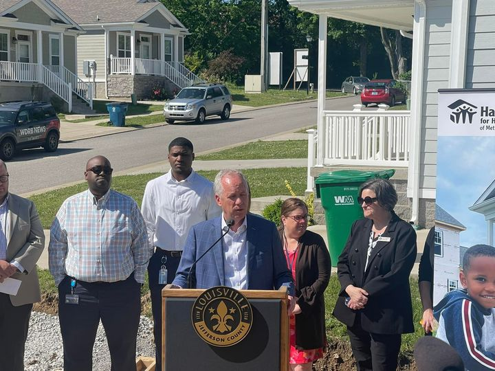 We appreciate what <a href="/Habitat_org/">Habitat for Humanity</a>  and our other affordable housing friends are doing for the Louisville neighborhoods!
@louisvillemayor joined fair and affordable housing advocates in the mixed-income Park Springs subdivision and declared this week Affordable Housing week!