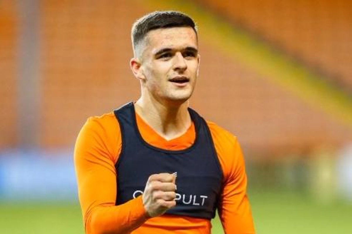 secondtierpod's tweet photo. Blackpool striker Jake Daniels has come out, becoming the only openly gay male professional footballer in Britain.

The 17-year-old is the first publicly gay man in British men's football since Justin Fashanu.

👏🏳️‍🌈 https://t.co/TtVAWaQ1vL