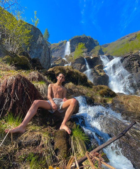 Need a sexy Viking to come fuck me under this waterfall 

📍Flåm, Norway https://t.co/GEZTke1jeN