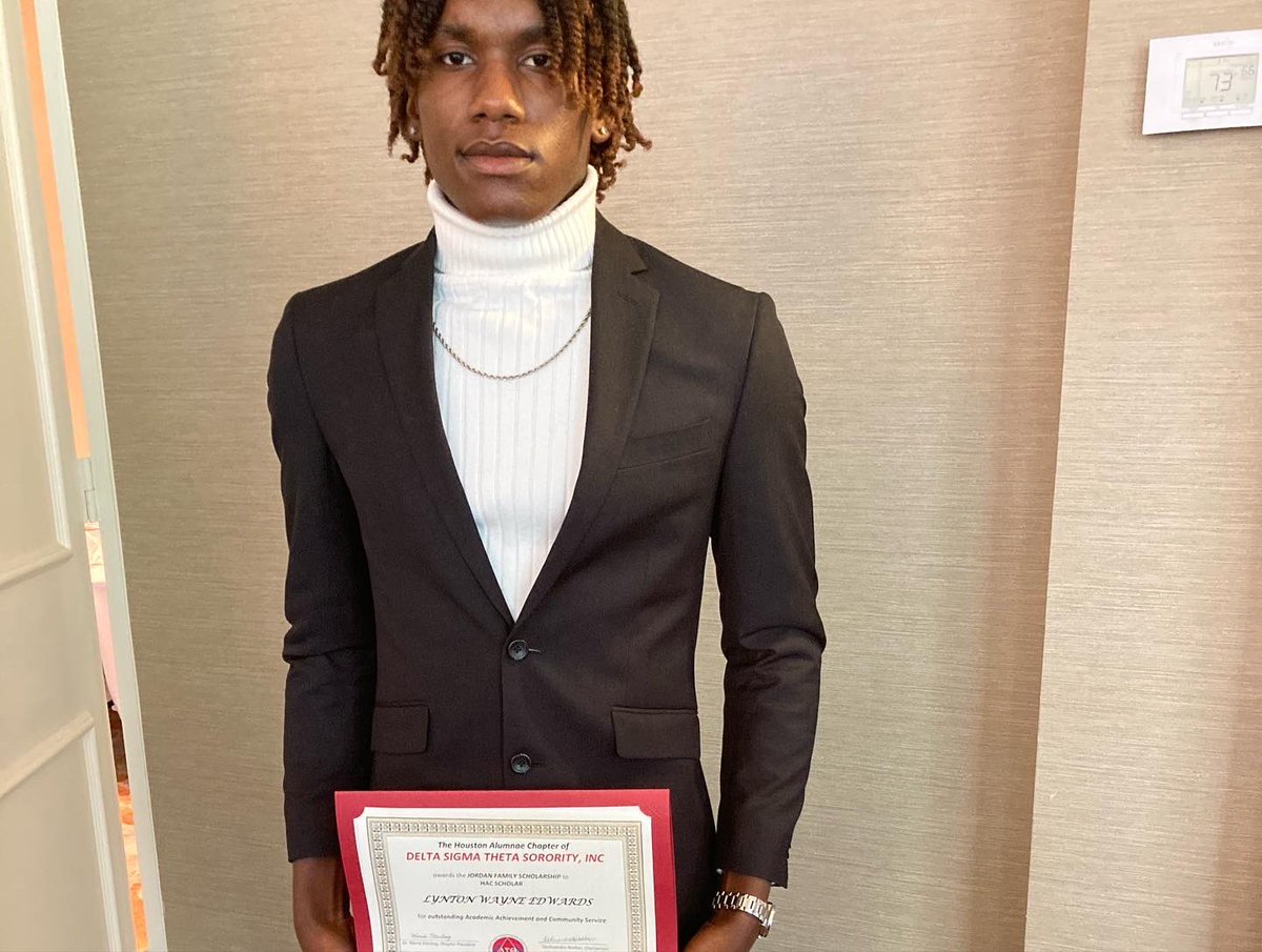 aboutbizness29's tweet photo. Congrats @soslenno on The Jordan Family Scholarship through @dst_HAC1913 for $5K.  My dear Sorors I must say thank you! The May Week Program was a wonderful occasion. Congratulations all the scholarship recipients! #lynton2022 #IamHAC https://t.co/2RObznwJ54