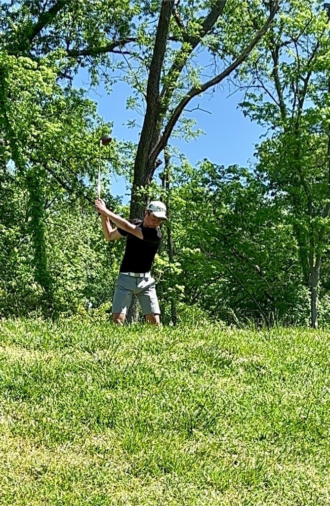 TrentonBulldogs's tweet photo. Kiefer Tolson on the course at the Class 2 State Championships at Columbia Country Club this morning. https://t.co/odFjxr5SR0