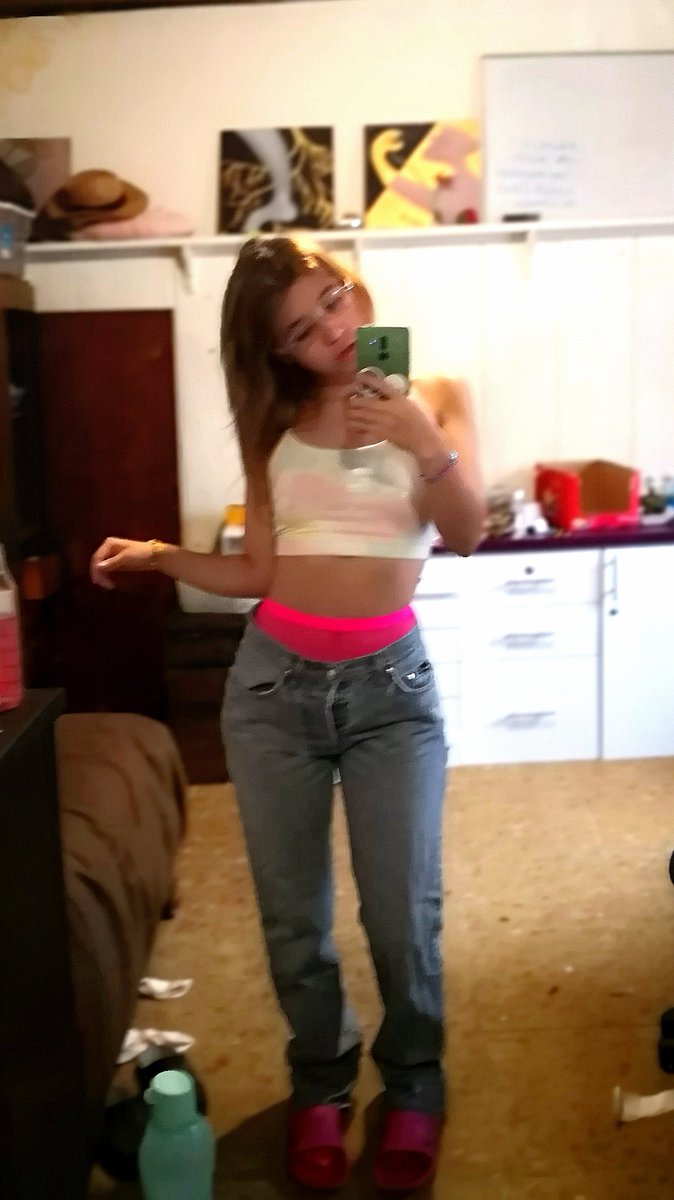 xikibeibi_xoxo's tweet photo. Jugando el otro día kosas de chikas https://t.co/YITDlN1v4N