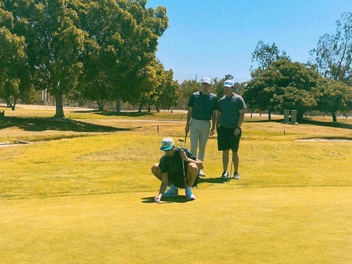 samuelthompson's tweet photo. this weekend was a vibe.

boys in town.
days on the course.
nights on the beach.

felt good putting the phone down for a few days. https://t.co/EVf7diPRXg