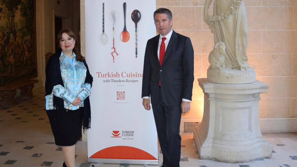 TC_ParisBE's tweet photo. Nous avons eu le plaisir de partager avec nos convives les recettes traditionnelles turques préparées par le @chefalironay à l’approche du lancement de la Semaine de la #cuisineturque

#zerowaste #sustainable #traditional #healthy https://t.co/vjL4pRSbQ2