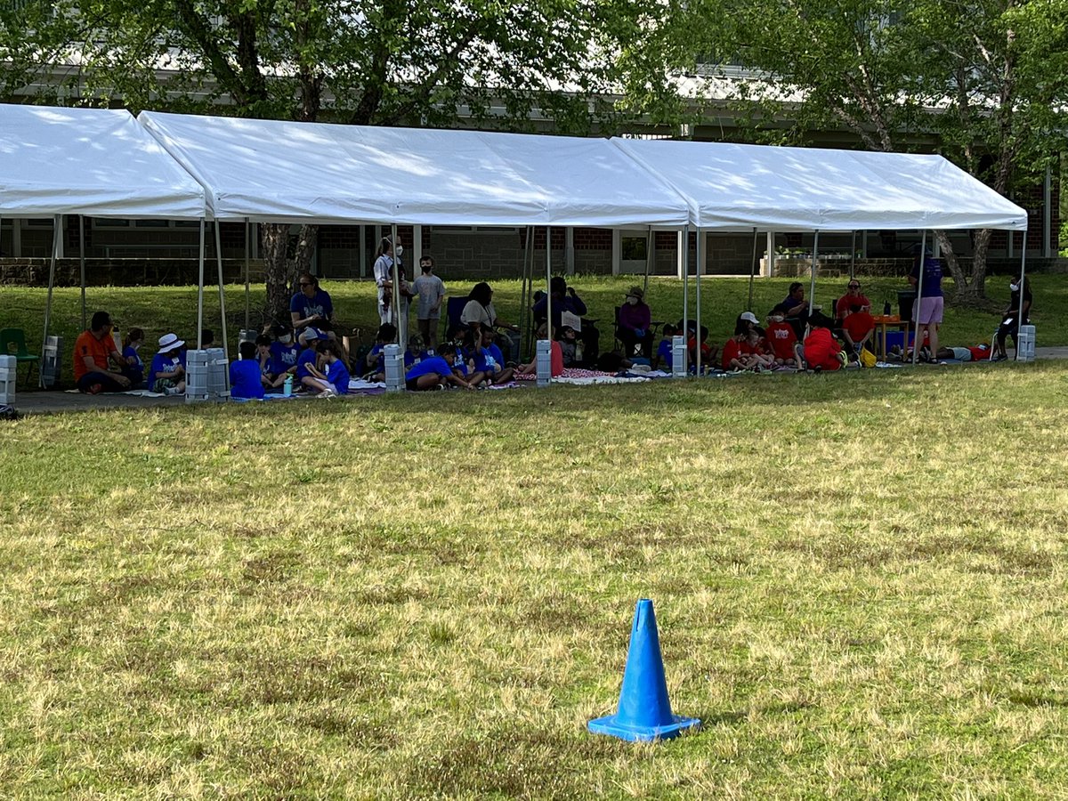 Reeves333Brandy's tweet photo. @RashkisES is set up for Field Day, its nice to be a part of well-organized days that bring in the community and families to assist. These are the days our students remember😊 https://t.co/TMhJNX20w9