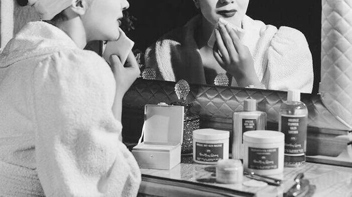 🔞⚠️ มีเนื้อหารุนแรงน่ากลัวมากสุด

คดีนี้เป็นตำนานฆาตกรต่อเนื่องที่น่ากลัวที่สุดในสเปนคนนึง “แม่มดแวมไพร์แห่งบาร์เซโลนา” โดยที่เธอทำอาชีพเป็นแม่มดขายยาและเครื่องสำอาง และเครื่องสำอางกับยาที่เธอขายก็คือทำมาจากศพเด็กที่ถูกฆาตกรรม (อ่านต่อในเมนชั่น)