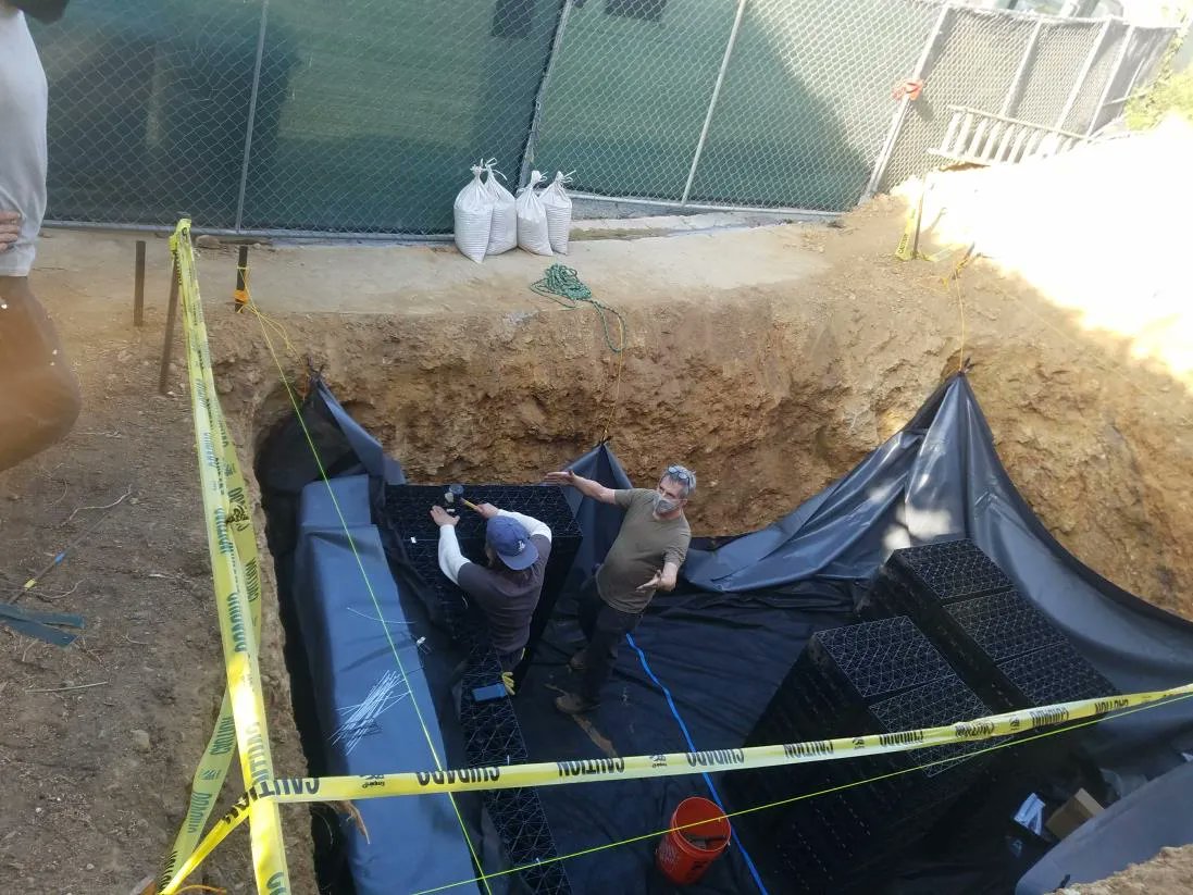 GreywaterCorps's tweet photo. This rainwater harvesting system stores water in a 4,000 gallon modular underground cistern. Head over to our blog for a photo log of the construction process: https://t.co/CUKGLZKWmR

#greywatercorps #rainwater #stormwater #runoff #irrigation #LID #lowimpactdevelopment https://t.co/IPyeo8Voa5