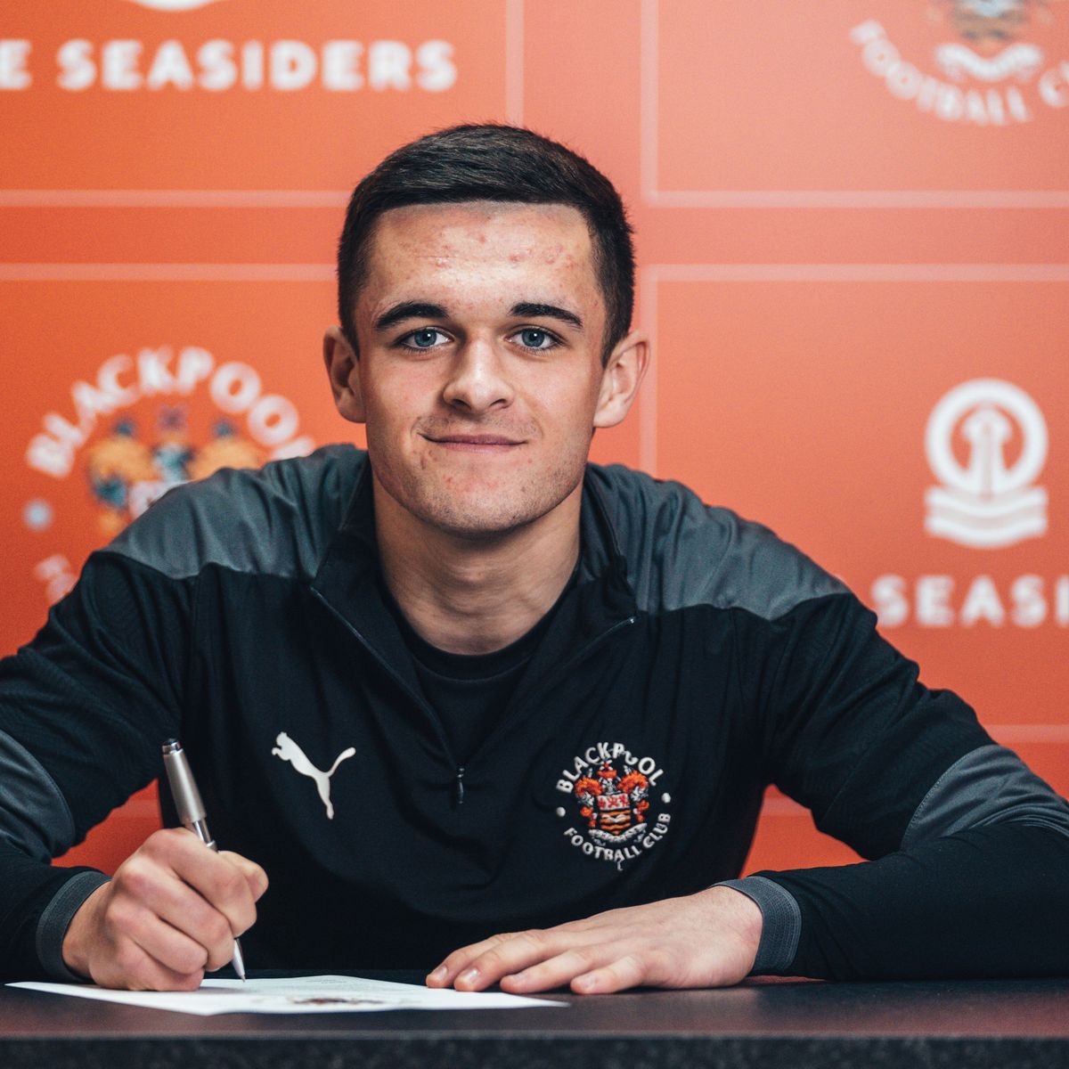 Jake Daniels has become the UK's first active male professional footballer to come out publicly as gay.

An incredibly brave and courageous thing to do.

We respect you and admire you Jake. 🧡🌈