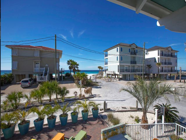 margaritatime98's tweet photo. #Miramar #Beach Just #walk from the #porch to the #beach without the worry of #overcrowded #car #traffic. Featured in the #Destin Log newspaper as this is #Destin you remember 25 years ago in the past. 
For More Information, Call  +1-205-269-5550
Visit Us-https://t.co/dqzbHOEZj0 https://t.co/bE0NLCPDLB