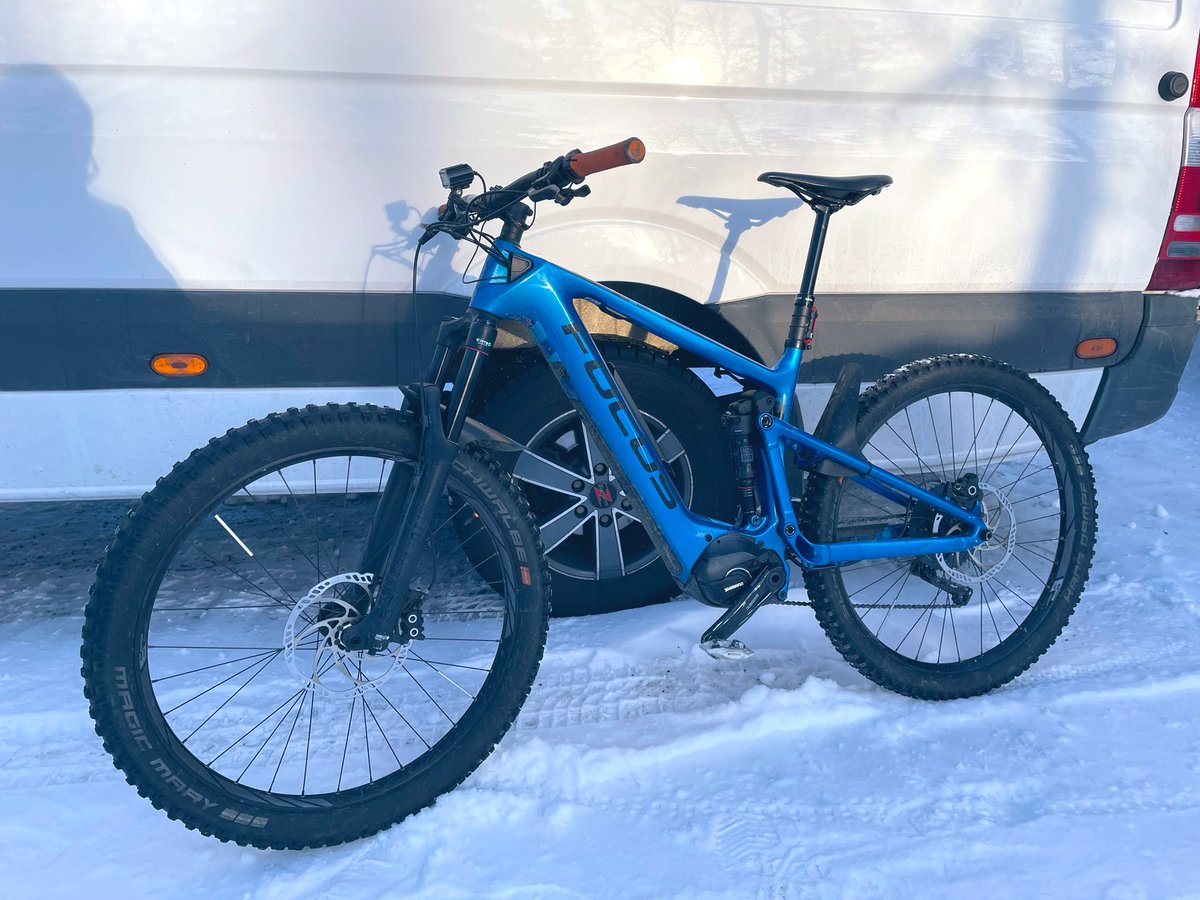 vaananent's tweet photo. #NOBD*. Lähetin tuossa jokin aika sitten pyörän takaisin tehtaalle kun se oli ehtinyt likaantumaan. Tekivät sen verran tehokkaan pesun että väritkin jäi sinne. 🤷‍♂️
*New Old Bike Day 😉 https://t.co/zxvxSAYmBR