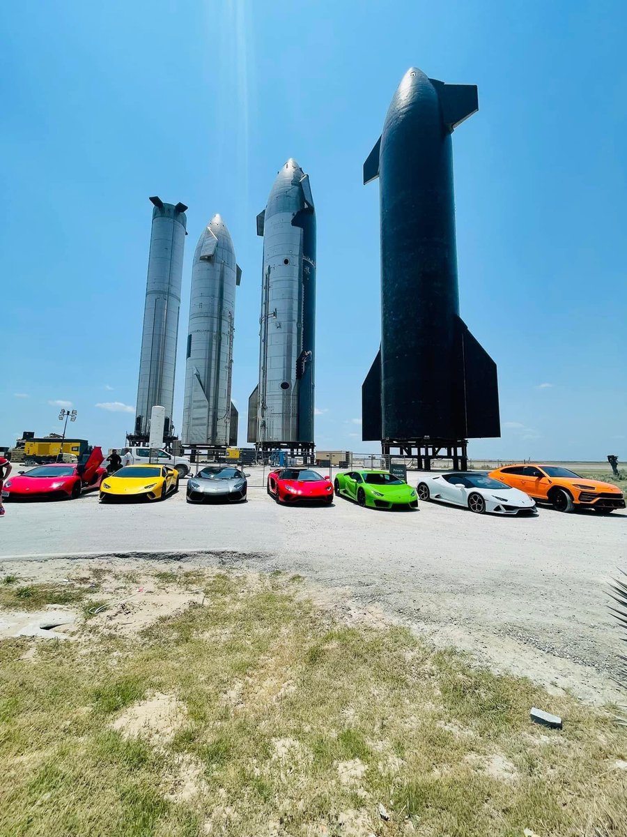 austinbarnard45's tweet photo. Yesterday a bunch of Lamborghinis showed up and took photos with our StarShips https://t.co/ogmXzXXz83
