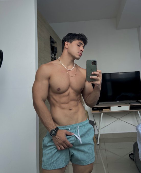 Lunes 🍃 https://t.co/oiWSdfSiar