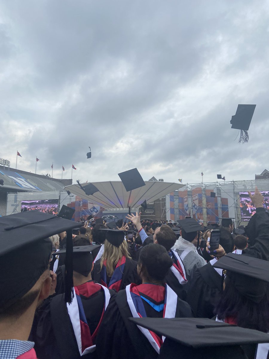 jeff_zifrony's tweet photo. Look Ma, I graduated! https://t.co/lcSATJKEn1