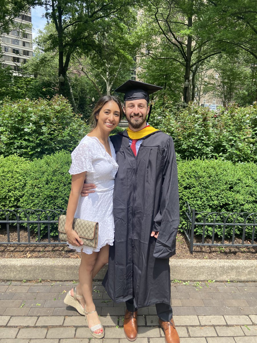 jeff_zifrony's tweet photo. Look Ma, I graduated! https://t.co/lcSATJKEn1