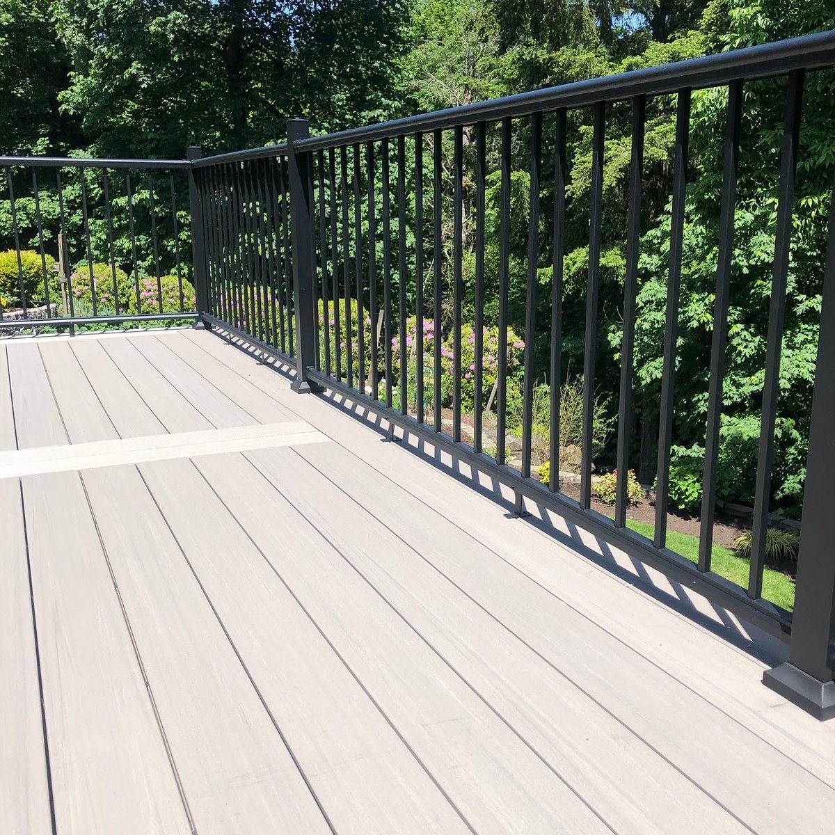DelcanBuilding's tweet photo. Decking is meant to be enjoyed, not maintained. Fiberon composite PVC decking won’t warp, rot or splinter, so the look you love today will be there tomorrow. Wooden decking can’t compare.

We have multiple styles to see, available in-store!

Style shown: Promenade - Shaded Cay https://t.co/jOUy8CGNgb