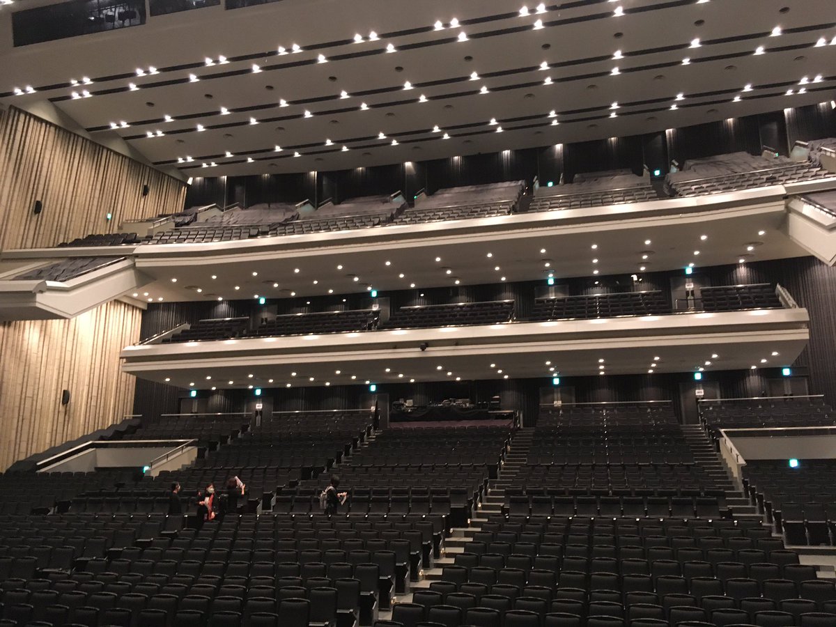 the_mackerel's tweet photo. ジョセフ・アンド・アメージング・テクニカラー・ドリームコート大千穐楽でした！ポジティブなエネルギーに溢れた素敵な舞台でした！

薮宏太さんの優しい歌声と一緒にフォークギターをかき鳴らせて幸せでした！

LE VELVETSツアーでお世話になった日野真一郎さんともご一緒できてうれしかったです✨ https://t.co/PSiAUpbToS