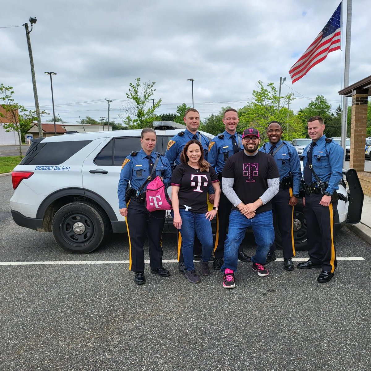 In Bridgeton, NJ (our @TMobile #NSO) we encouraged our neighbors, the @NJSP👮‍♂️👮‍♀️, to take ARREST 🚓🚨🚔and enjoy some pizza🍕& sandwiches on us for all of their hard work. #SMRAMarketing