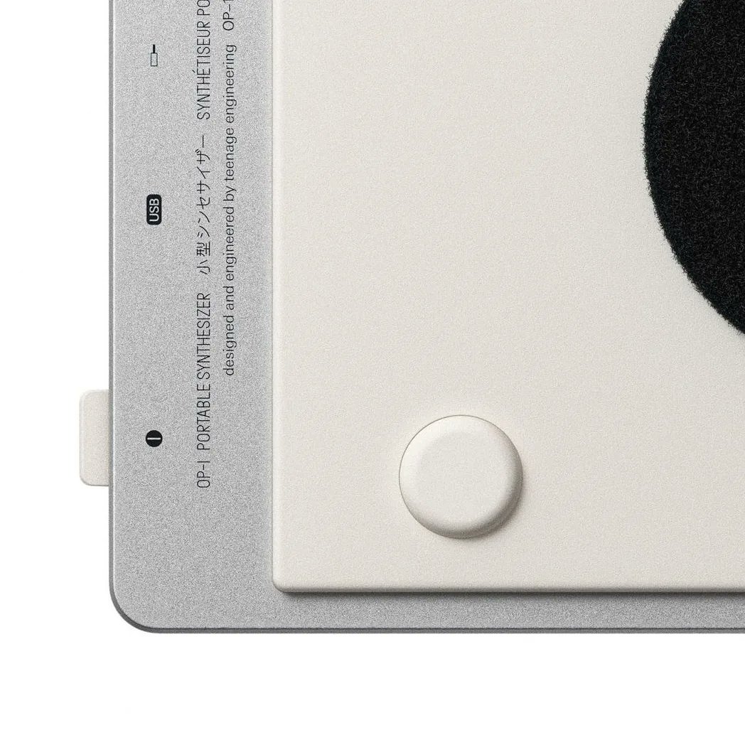 superellipse_'s tweet photo. OP-1 Field - designed by @teenageengineering , visualised by @ilyakolganov 

Beautiful industrial design detailing as always.

.
.
.

 #industrialdesign #teenageengineering #op1teenageengineering #3dartist #design #cmf 
#3drender  #designinspiration #productdesign #rendering https://t.co/AtnBAI1tq5