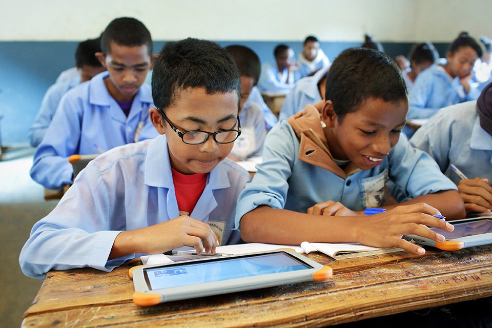 OSMadagascar's tweet photo. [Journée mondiale des Télécommunications] - Rendre le numérique encore plus solidaire, c’est l’une des priorités de @orange_mg. Pour ceux qui sont éloignés de l’essentiel, Orange Solidarité #Madagascar déploie des solutions pour offrir de meilleures conditions de vie. https://t.co/ccmITMiGwM