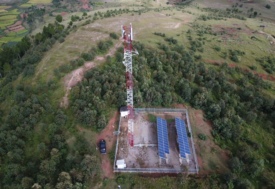 OSMadagascar's tweet photo. [Journée mondiale des Télécommunications] - Rendre le numérique encore plus solidaire, c’est l’une des priorités de @orange_mg. Pour ceux qui sont éloignés de l’essentiel, Orange Solidarité #Madagascar déploie des solutions pour offrir de meilleures conditions de vie. https://t.co/ccmITMiGwM