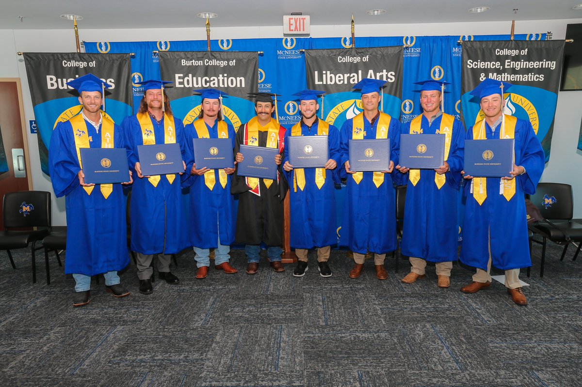 𝕮𝖔𝖓𝖌𝖗𝖆𝖙𝖚𝖑𝖆𝖙𝖎𝖔𝖓𝖘 to our 2022 graduates 🎓

#GeauxPokes | #FERDA