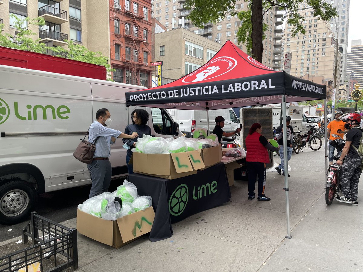 FeedingNYC's tweet photo. Great to see companies like @limebike taking care of those who take care of us in #NYC! If you are a delivery rider stop by 84TH &amp; 3rd to pickup a free helmet until 2pm today. https://t.co/m6RvtmK5zv