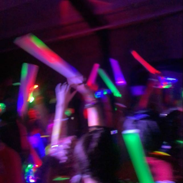 kmoonsays's tweet photo. MoonBae Au! — Paper Rings 

Jacob finalmente aceita ir a uma festa da faculdade, um rapaz prende sua atenção entre os amigos e decide procurá-lo nas redes sociais;

depois de mais uma noite louca de festa, Kevin recebe notificação de um like em fotos antigas de seu insta. https://t.co/RYiaSE4yme