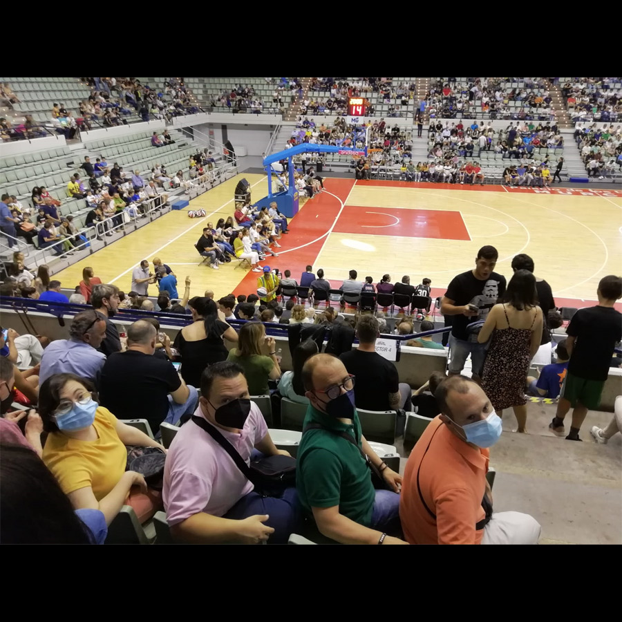 ASSIDOMURCIA's tweet photo. 🏀El viernes pasado disfrutamos del espectáculo de los #HarlemGlobeTrotters en #Murcia
@Globies #SpreadGame
Hasta bajamos a la cancha a hacernos fotos con el equipo
Espectacular lo que vivimos 😀 https://t.co/G8q3qQbs8p