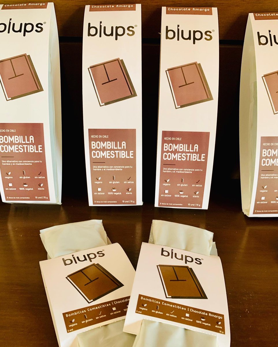ProChile_T's tweet photo. #vistaaempresa Blups, liderada por mujer que, a través de una receta compuesta por frutas, un gelificante de algas y un espesante natural, lograron crear las 1ras bombillas 🇨🇱, comestibles y 100% vegetal, las cuales no tienen azúcar añadida ni gluten.

 https://t.co/4xvXPn05kr https://t.co/2cAOEh6u9e