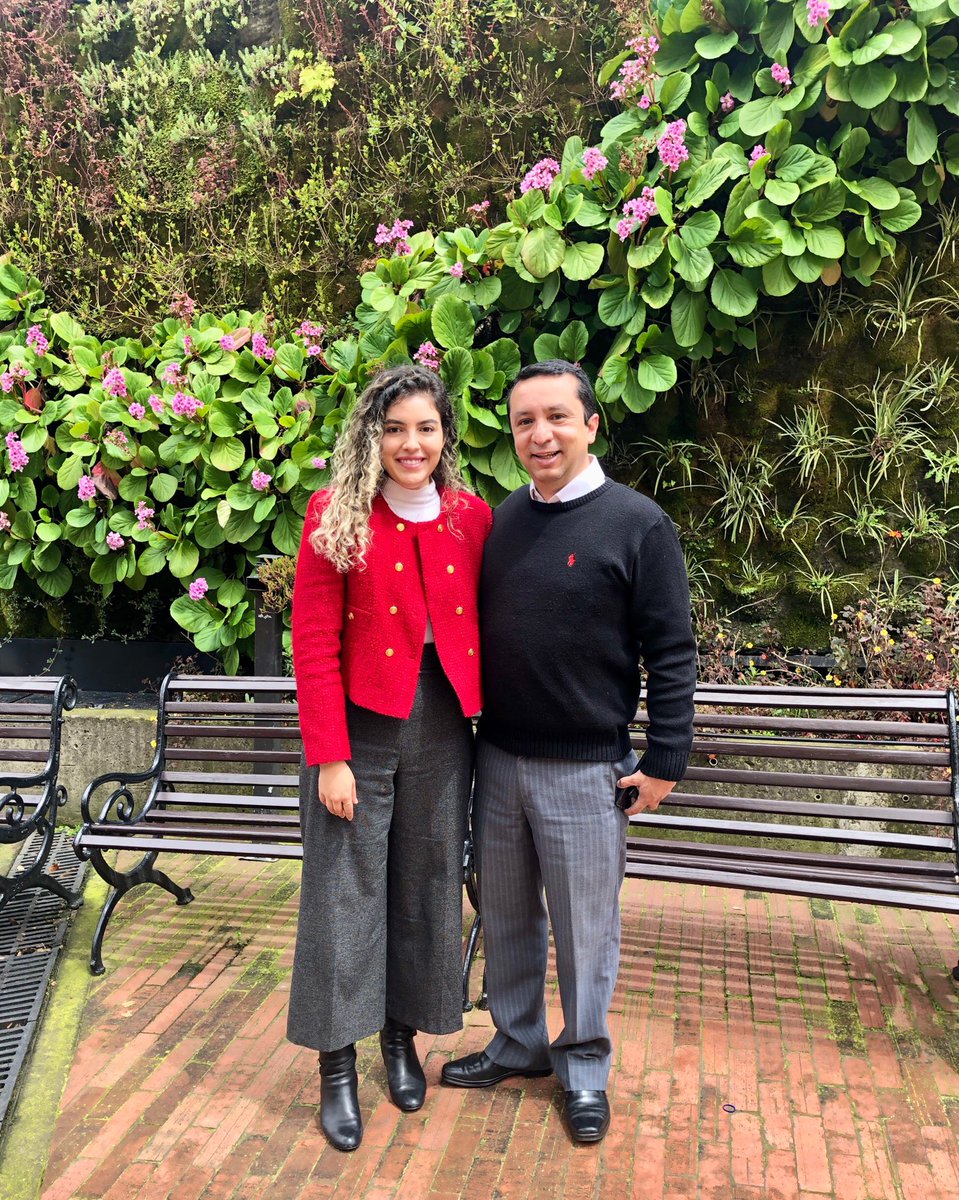 LauraZamoraO1's tweet photo. Un paso más en la vida académica, profesional y personal. Gracias a todos quienes apoyaron este proceso. Gracias al profesor @JairoSantanderA y a @Uniandes, especialmente al @CiderUniandes por tan excelente cuerpo docente y maestría. #mpur https://t.co/S6Dz3IP9eo