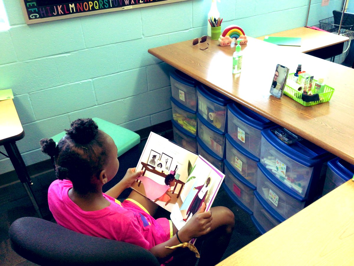 missbrockmeier's tweet photo. This student has asked to read to Mrs Risinger all year- and @jg_risinger shows up in a BIG way- she let’s us FaceTime her to read Hair Love on a day off.  💕 https://t.co/jd9tJ75cMN