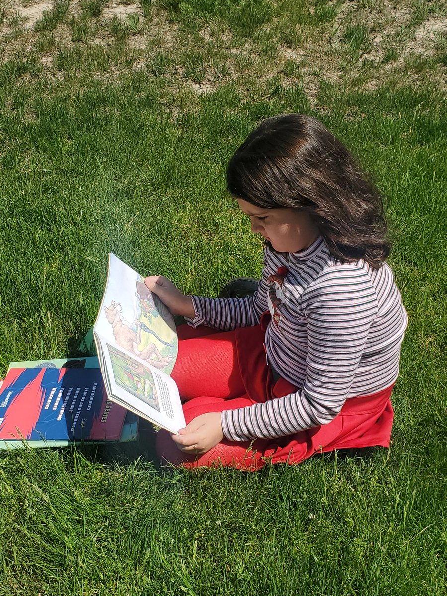 MrsPartridge2nd's tweet photo. It is a beautiful day to read outside! 📚 https://t.co/jglZOAk1bv