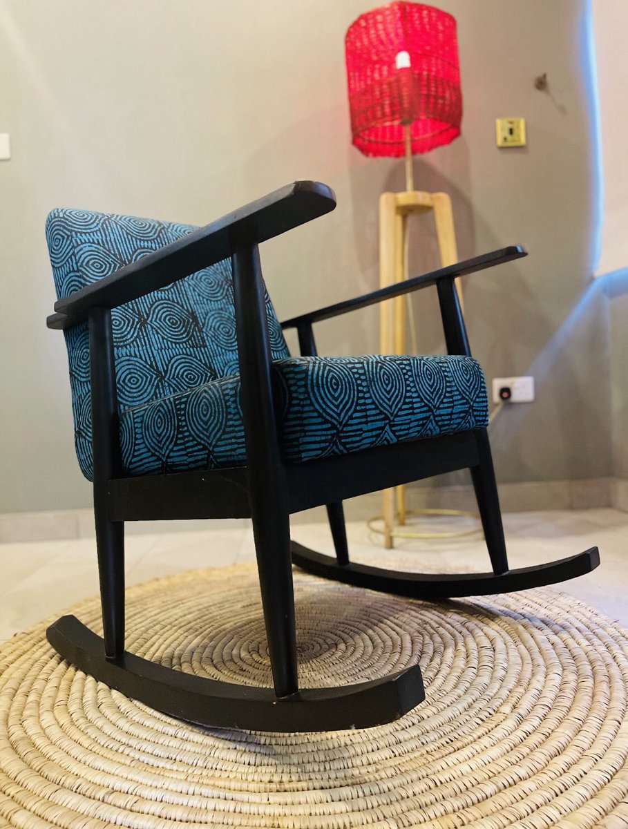 Alaga_NG's tweet photo. The ÀKÀNKÉ rocking chair can serve as;

• a reading chair for your reading corner 📚 
• a place for relaxation after a long day’s work 😌
• a content creation tool 📸
• a tool for gentle exercise and easing back pain! https://t.co/5oCEoAQcHM
