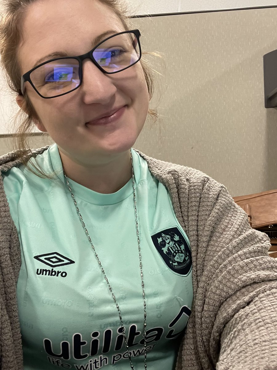 FCCdaytonGirl's tweet photo. On Mondays we wear mint. #htafc #whyamiworking https://t.co/aqOFa8YA73