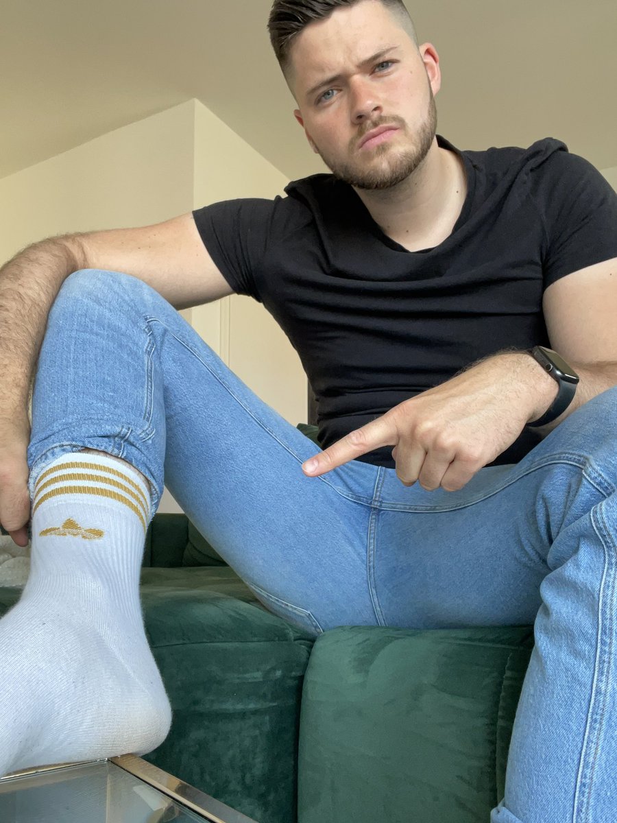 CashMonarchGER's tweet photo. Diese geilen Socken werden gerade von mir eingetragen. Bald gehen sie an einen braven Slave per Post. 

Da seht ihr mal, was man haben kann, wenn man mich nicht nur dumm voll labert. 
Klemmt euch euren langweiligen Smalltalk und fangt an abzudrücken!! 

#findom #finD #malefeet https://t.co/Bav9KkNi0z
