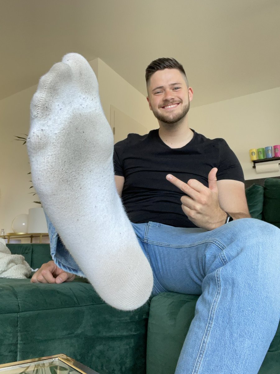 CashMonarchGER's tweet photo. Diese geilen Socken werden gerade von mir eingetragen. Bald gehen sie an einen braven Slave per Post. 

Da seht ihr mal, was man haben kann, wenn man mich nicht nur dumm voll labert. 
Klemmt euch euren langweiligen Smalltalk und fangt an abzudrücken!! 

#findom #finD #malefeet https://t.co/Bav9KkNi0z