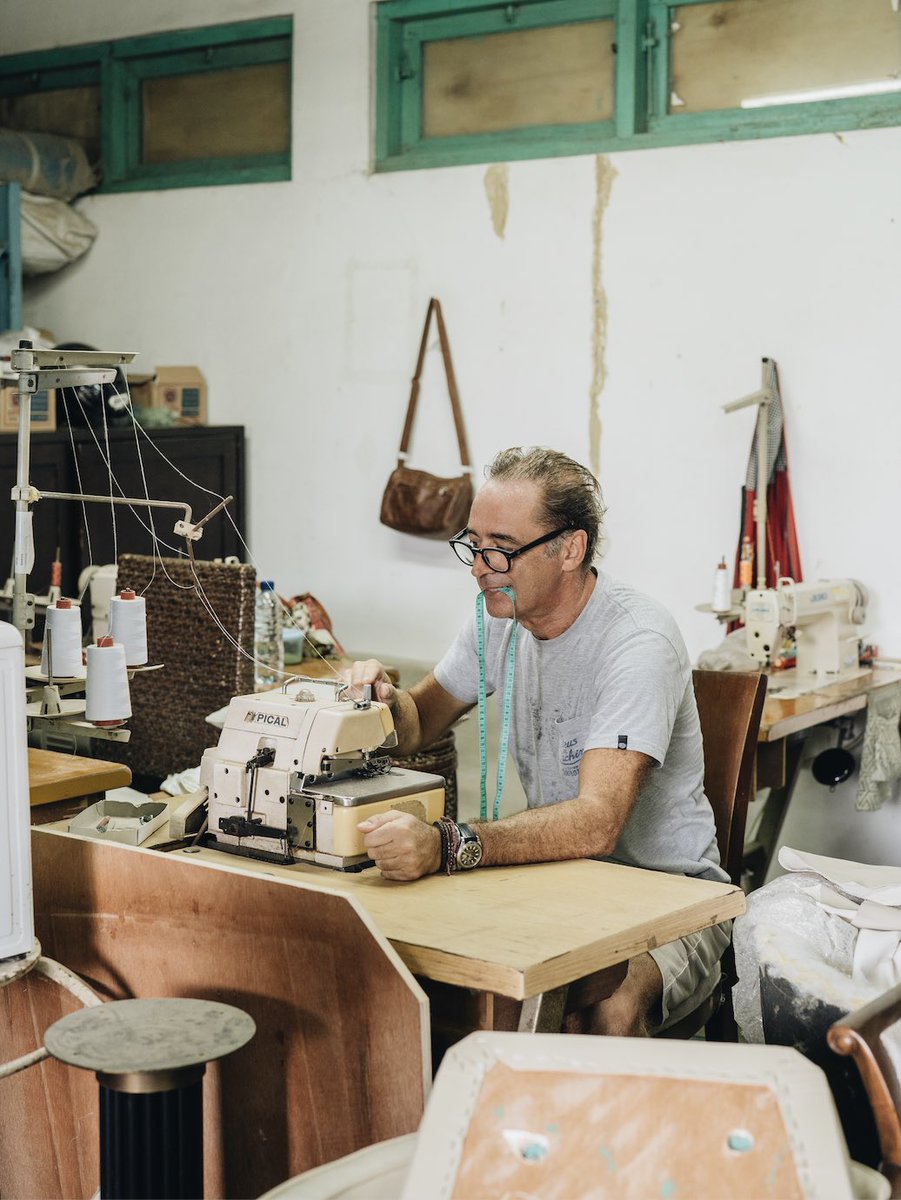 _CharlesOrchard's tweet photo. Keeping busy in the workshop.
#charlesorchard #intheworkshop #furniture #furnituremaker #furnituredesign #furnituredesigner #handmade #inspiration #designinspiration #ibaldesigns #making #craft https://t.co/oZcvkUIMfD