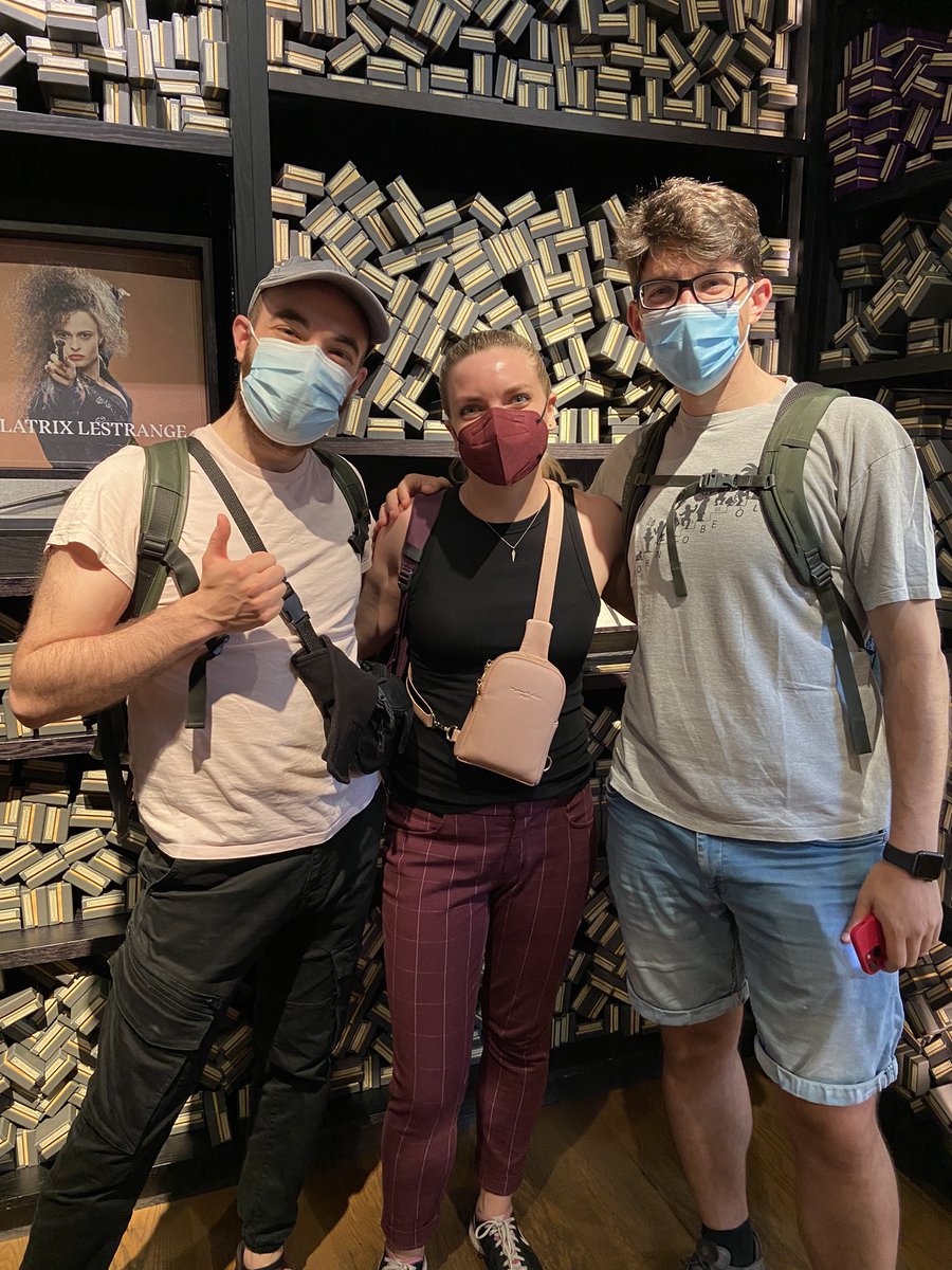 Randi_R_A's tweet photo. At #BoG22 I met many awesome scientists who I hope to see again in the future. Well, itβs already happening! I have TWICE randomly ran into @MoiCollMacia and @irg_bio in NYC!!! Once in Koreatown and once at Harry Potter Store!! π§¬π€―π€ https://t.co/xTecmxYTdi