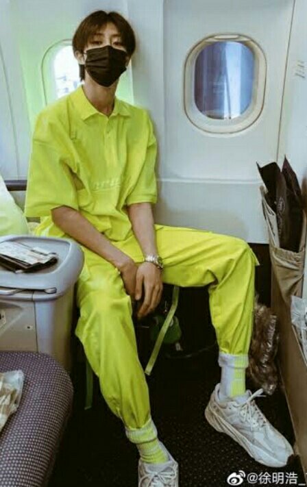 WOOcimSOO's tweet photo. ON for neON
#CaratSelcaDay #CSD #THE8 #SEVENTEEN @pledis_17 https://t.co/zHmiu6qdXc